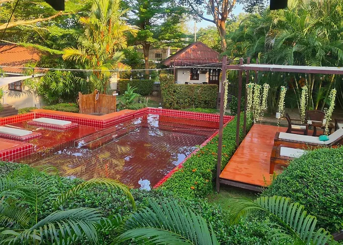 Red Moon Hideaway